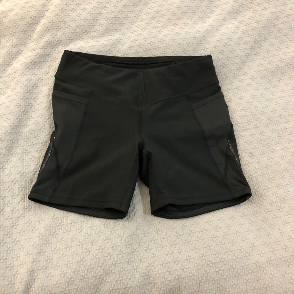 Lucy 4.5” Black Shorts